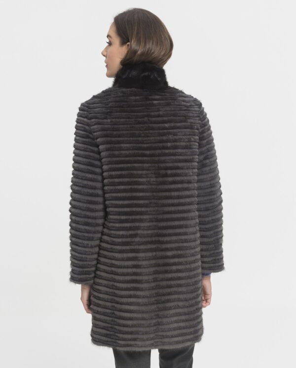 Abrigo gabardina de visón reversible de color gris marca Swarz