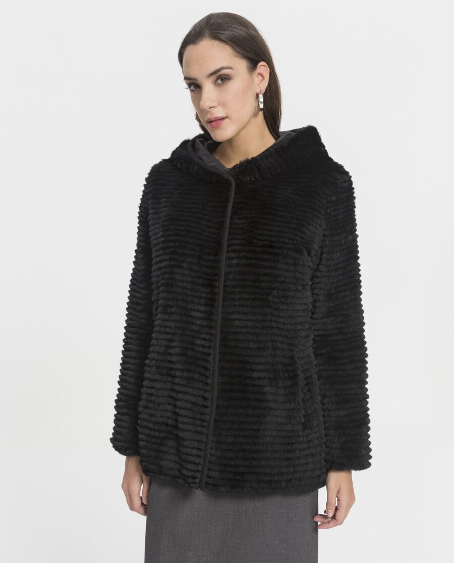 Abrigo de rex negro reversible y con capucha con punto de lana por dentro marca Swarz
